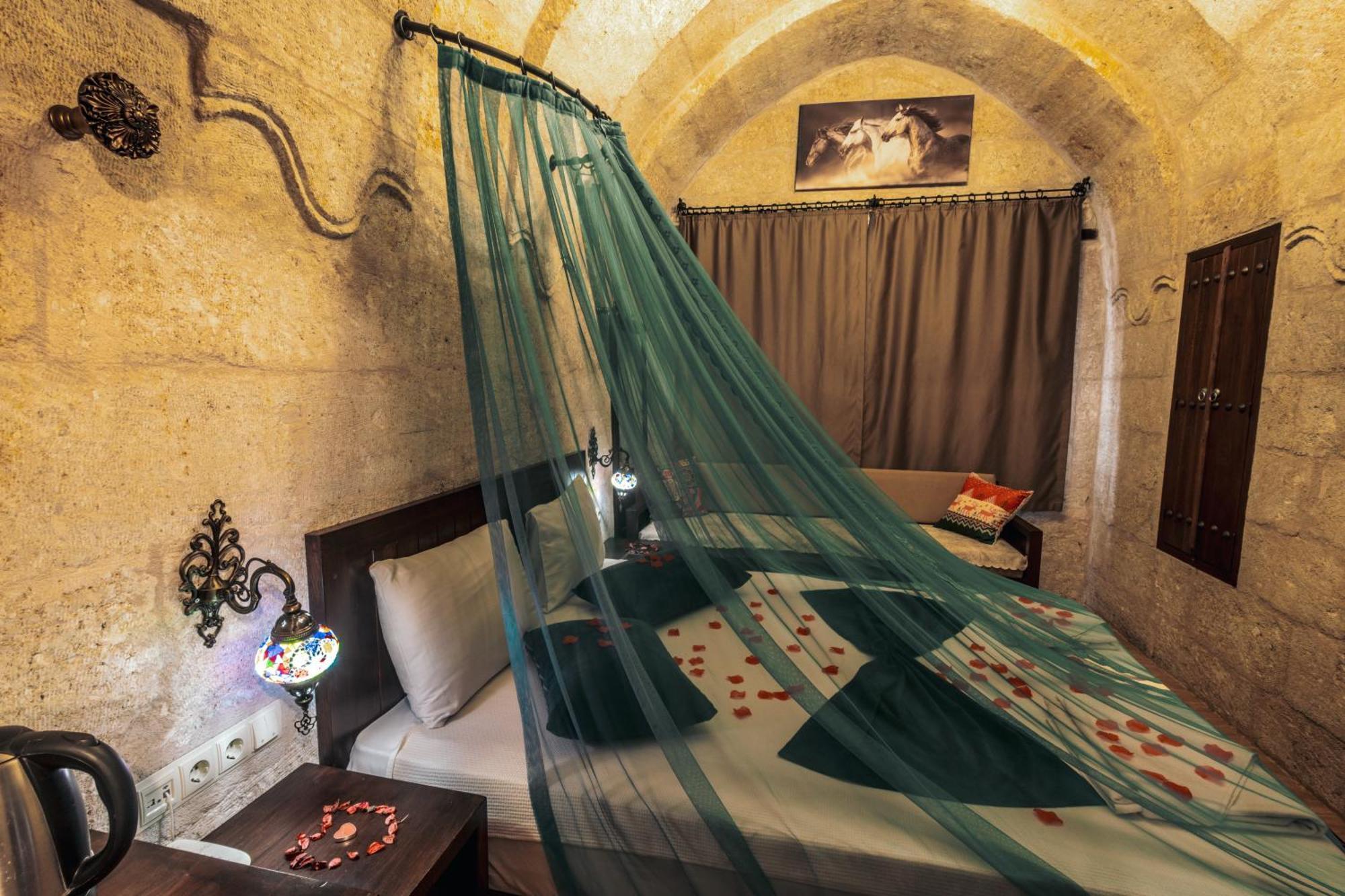 Tafana Cave & Stone Lodge 어굽 외부 사진