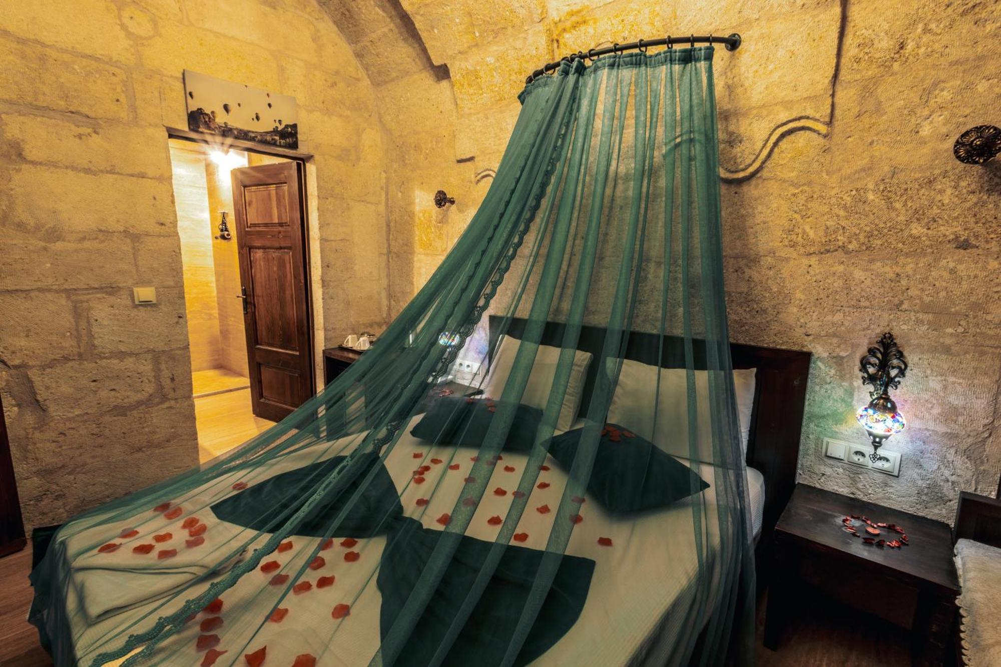 Tafana Cave & Stone Lodge 어굽 외부 사진