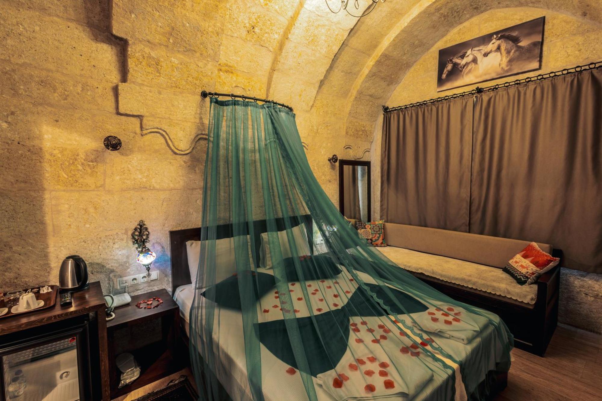 Tafana Cave & Stone Lodge 어굽 외부 사진