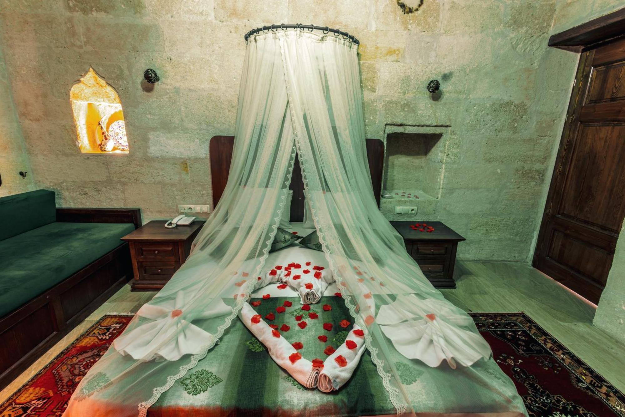 Tafana Cave & Stone Lodge 어굽 외부 사진