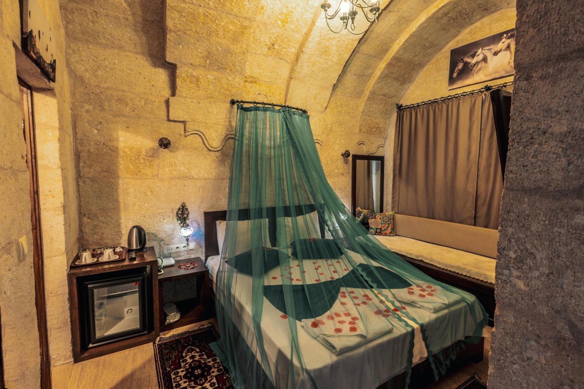 Tafana Cave & Stone Lodge 어굽 외부 사진