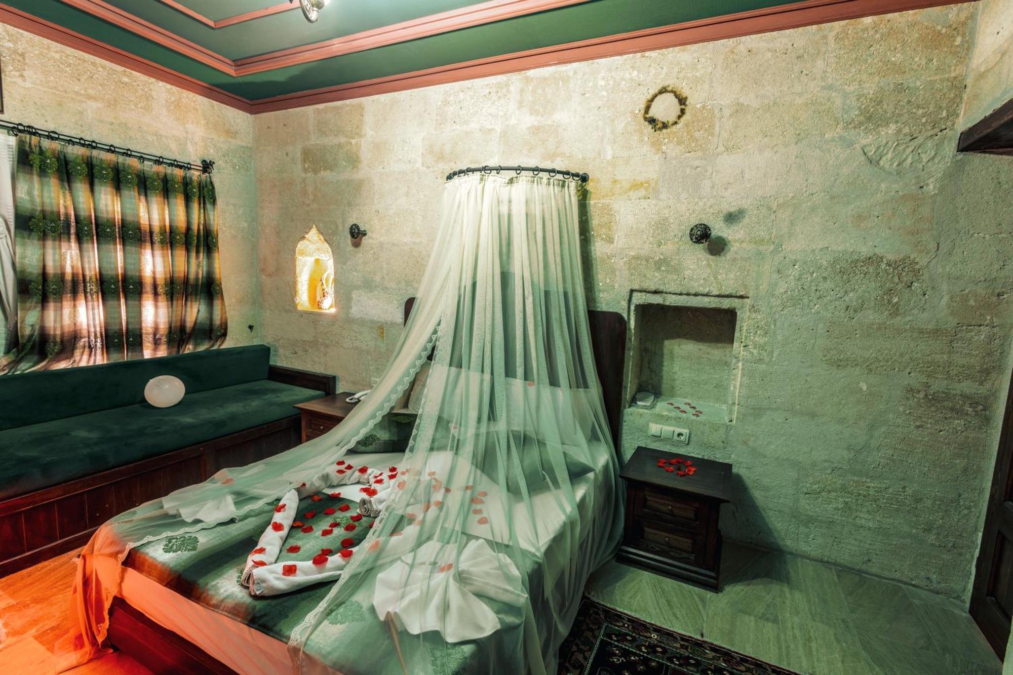 Tafana Cave & Stone Lodge 어굽 외부 사진