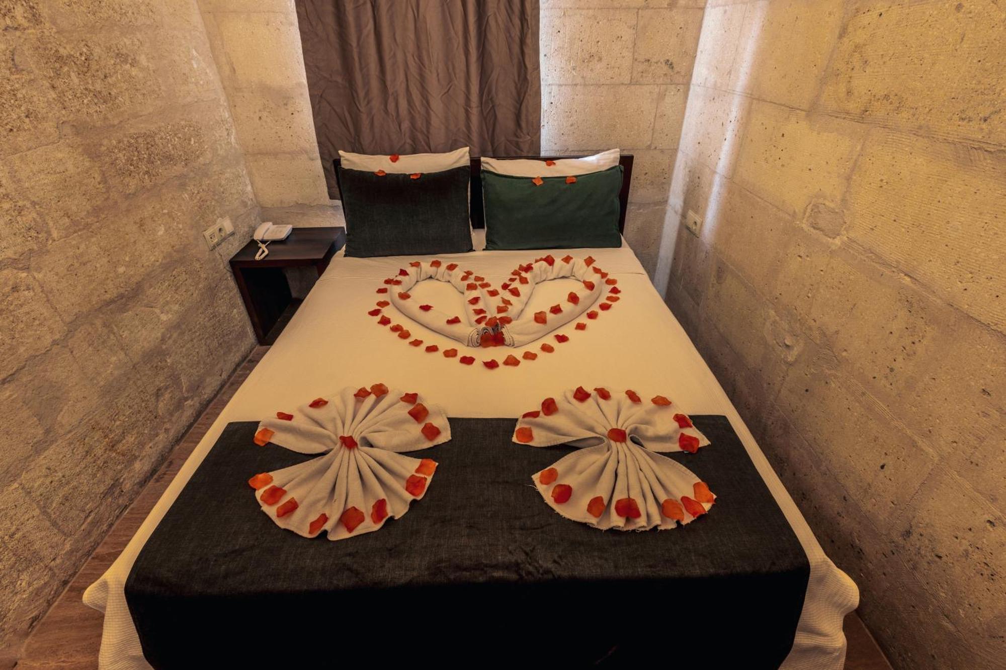 Tafana Cave & Stone Lodge 어굽 외부 사진
