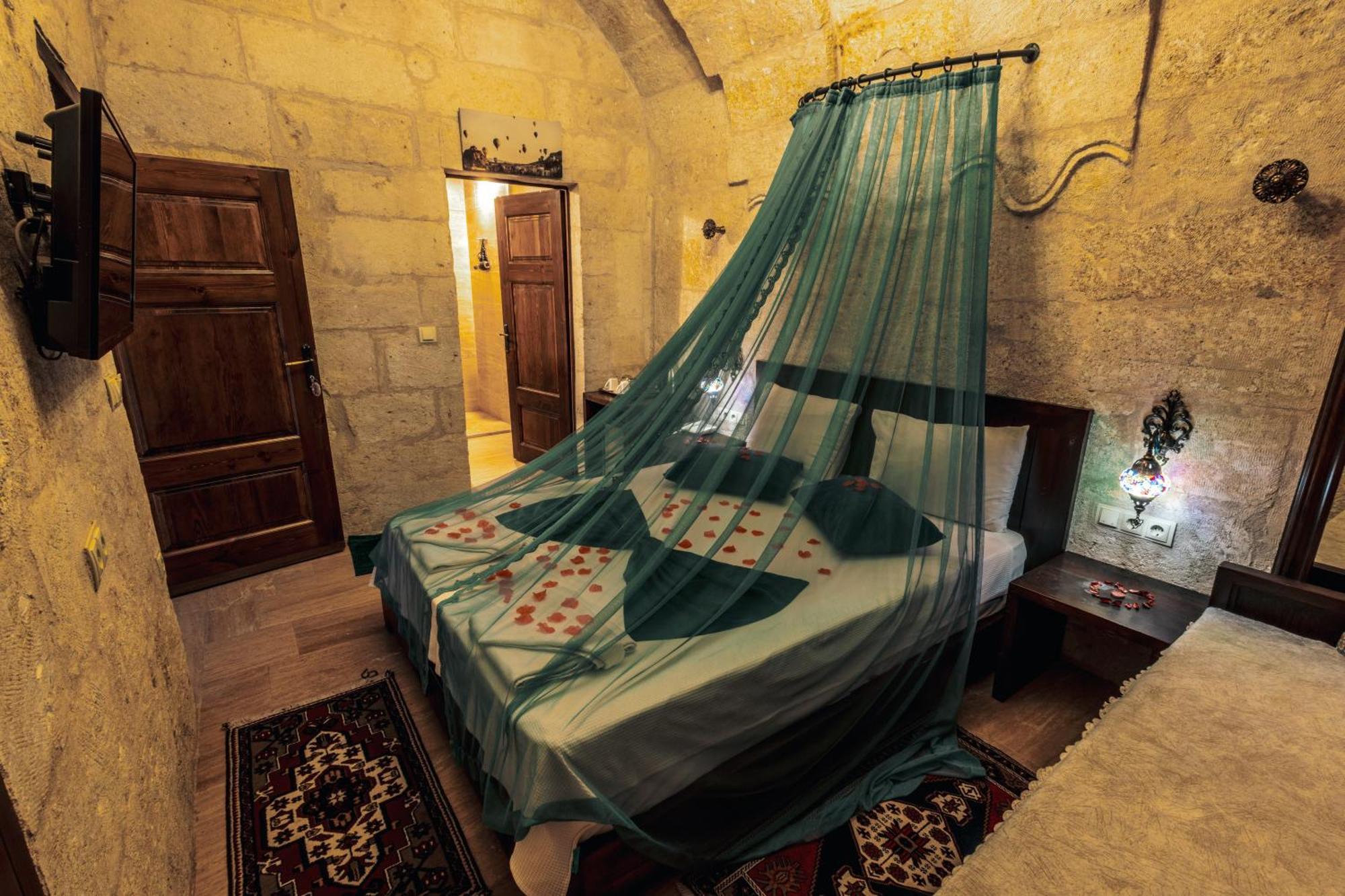 Tafana Cave & Stone Lodge 어굽 외부 사진
