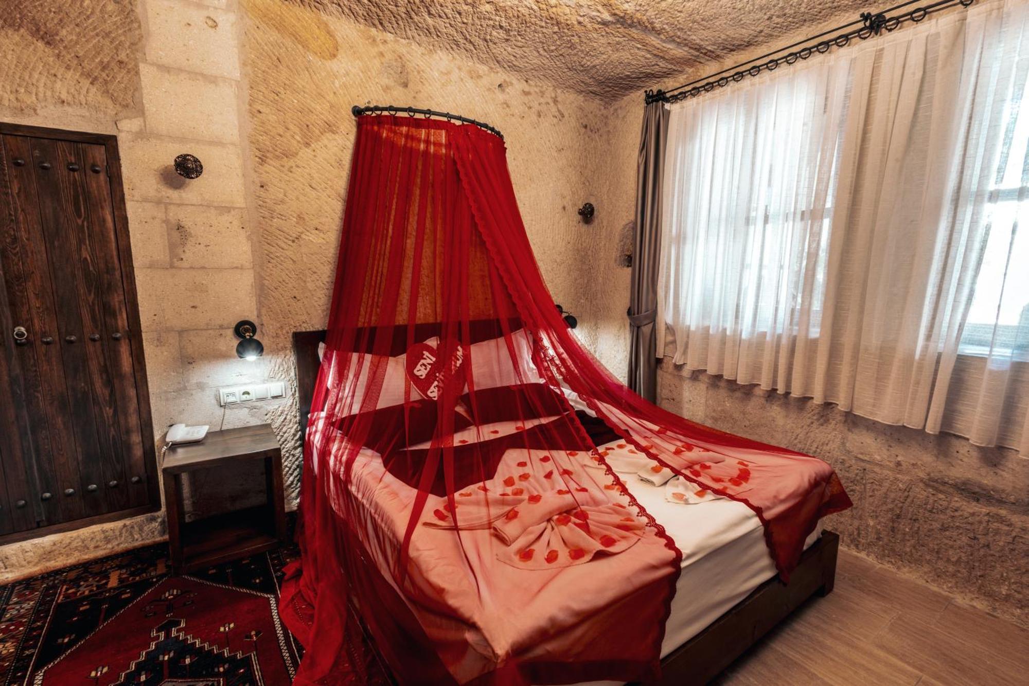 Tafana Cave & Stone Lodge 어굽 외부 사진