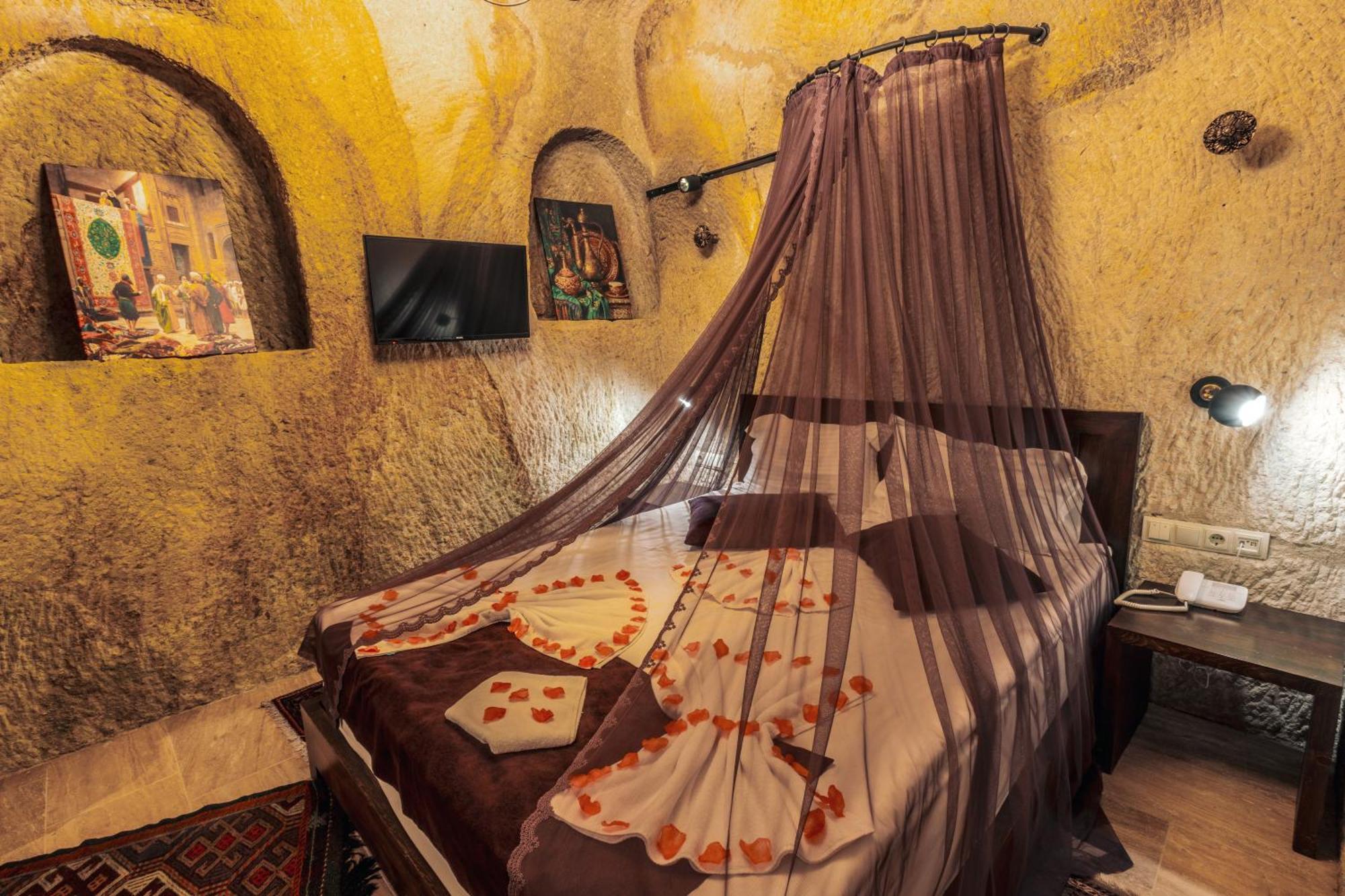 Tafana Cave & Stone Lodge 어굽 외부 사진