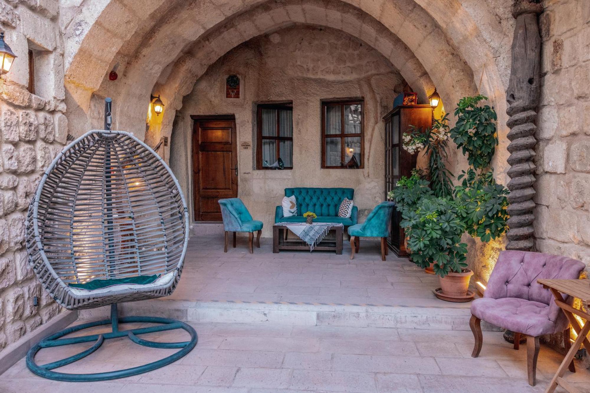 Tafana Cave & Stone Lodge 어굽 외부 사진