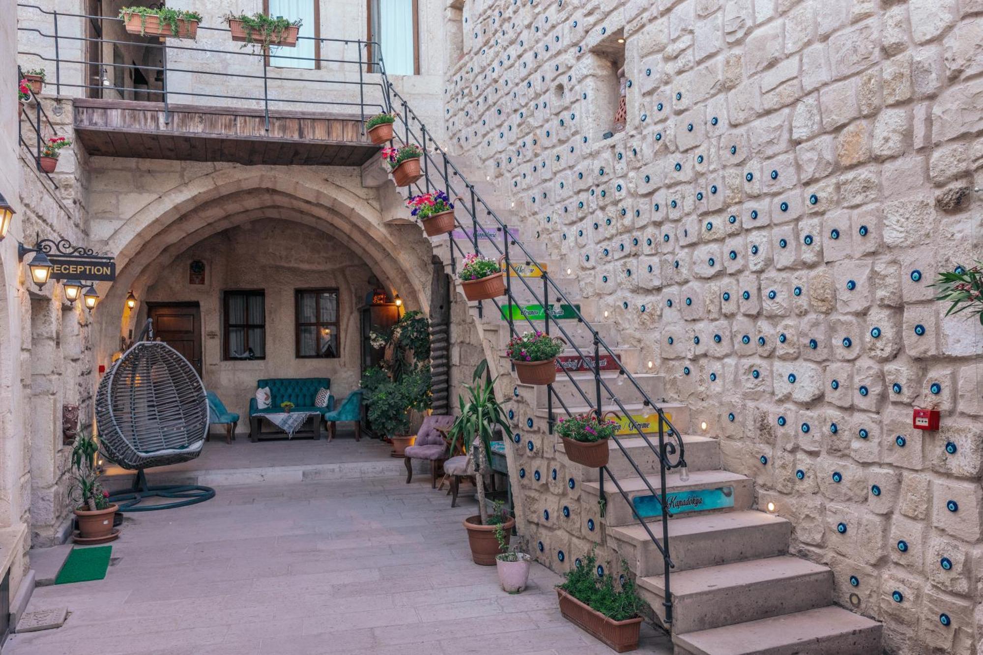Tafana Cave & Stone Lodge 어굽 외부 사진
