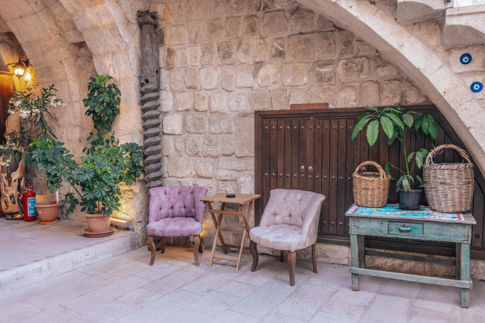 Tafana Cave & Stone Lodge 어굽 외부 사진