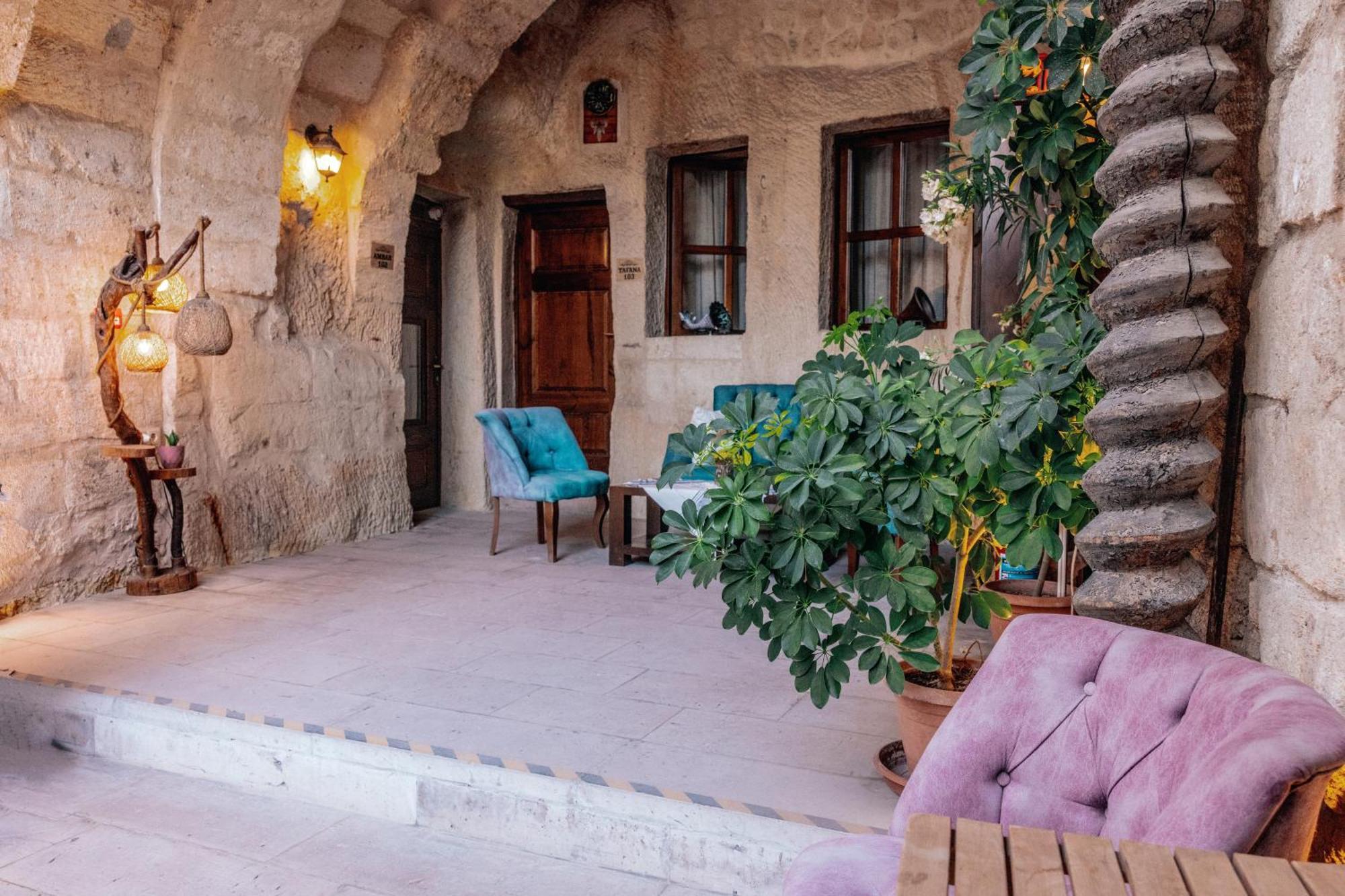 Tafana Cave & Stone Lodge 어굽 외부 사진