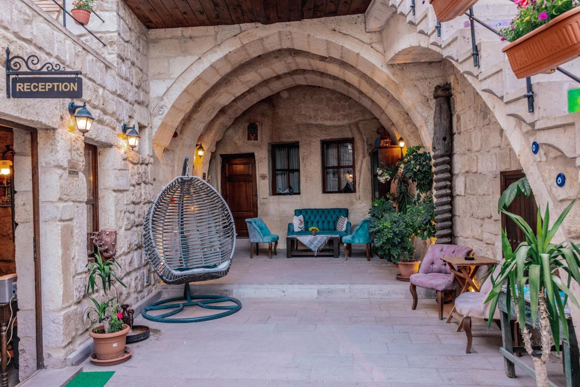 Tafana Cave & Stone Lodge 어굽 외부 사진