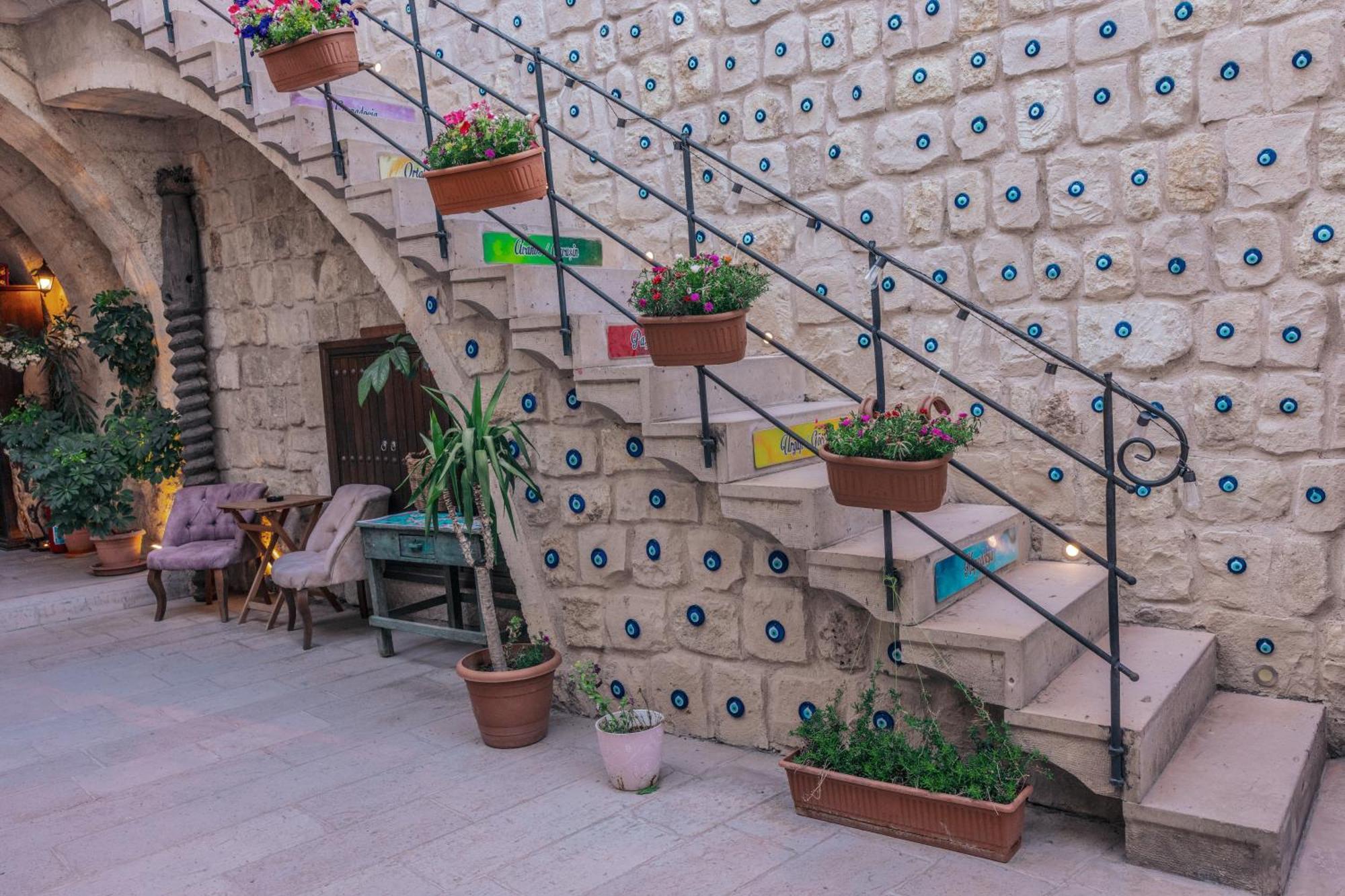 Tafana Cave & Stone Lodge 어굽 외부 사진