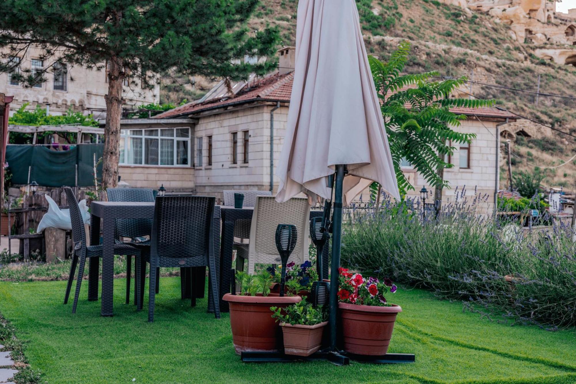 Tafana Cave & Stone Lodge 어굽 외부 사진