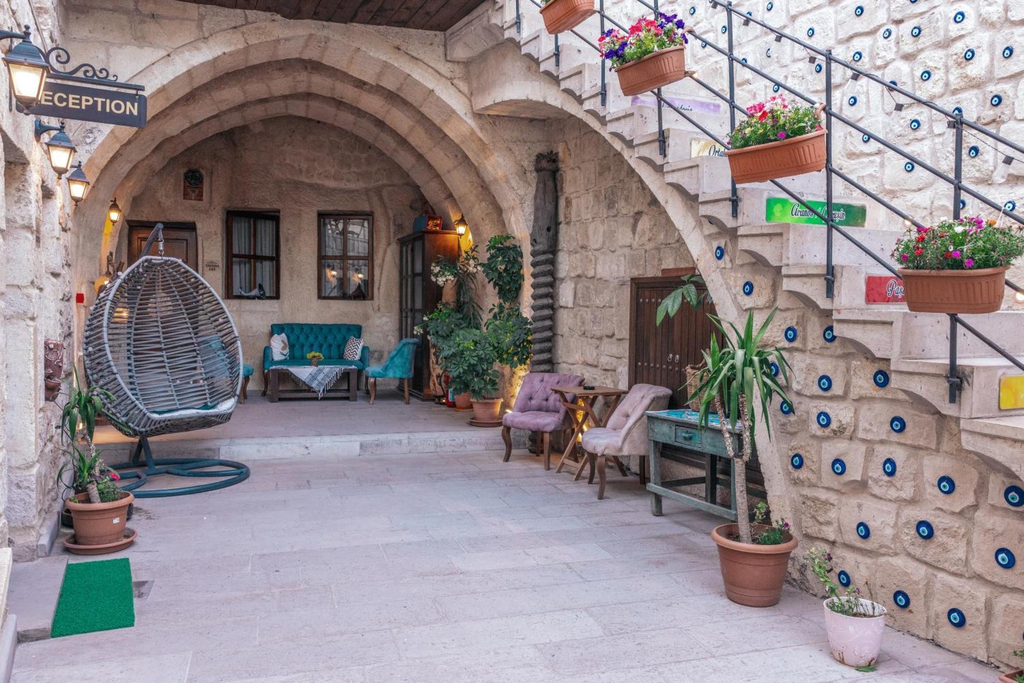 Tafana Cave & Stone Lodge 어굽 외부 사진
