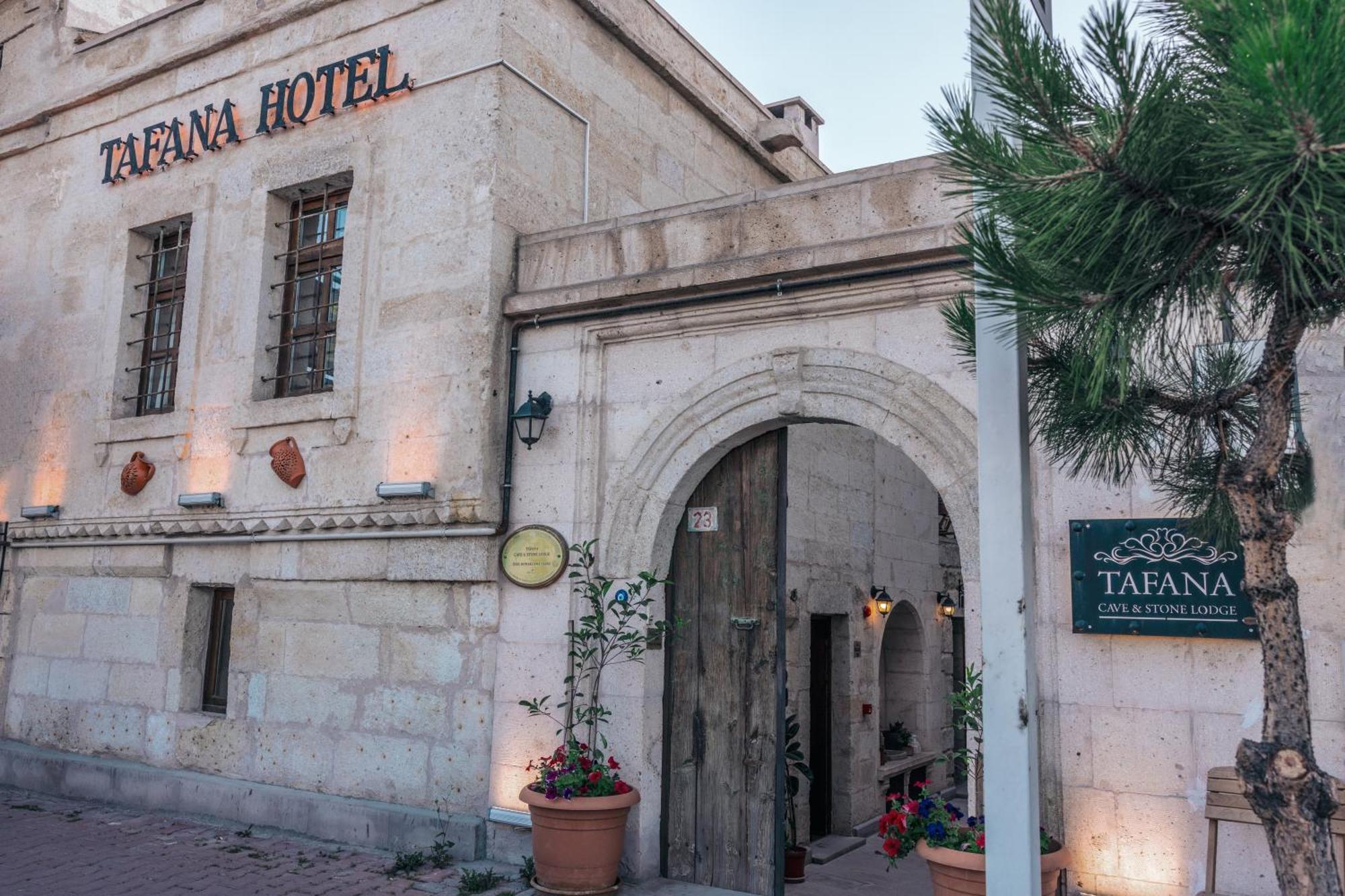 Tafana Cave & Stone Lodge 어굽 외부 사진