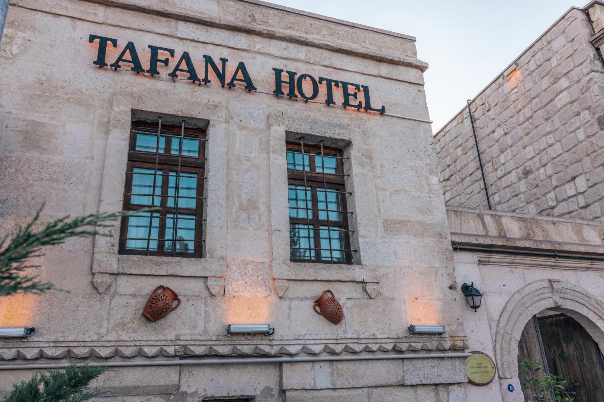 Tafana Cave & Stone Lodge 어굽 외부 사진