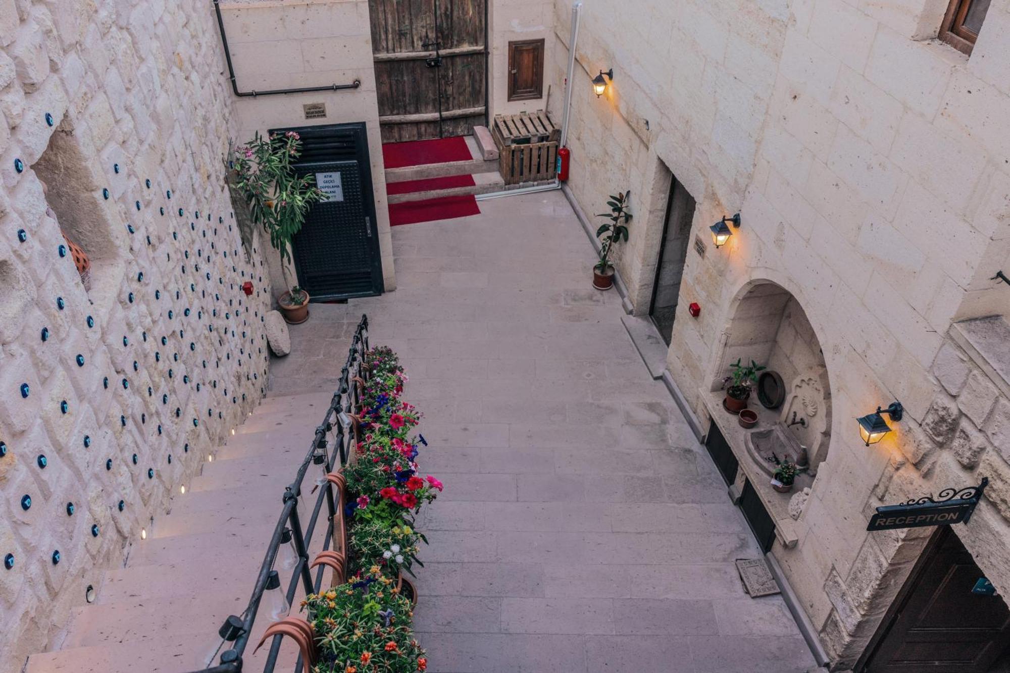 Tafana Cave & Stone Lodge 어굽 외부 사진