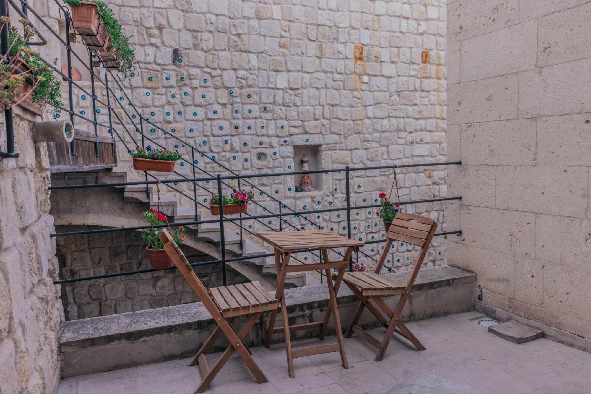 Tafana Cave & Stone Lodge 어굽 외부 사진